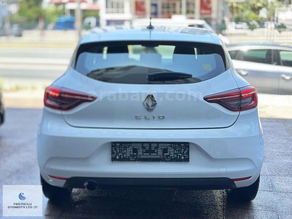 FERİTOĞLU-2022 RENAULT CLİO 5 TESLA EKRANLI SERVİS BAKIMLI