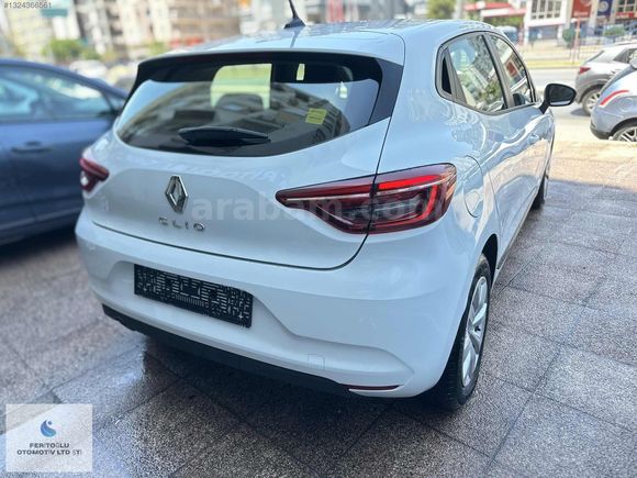 FERİTOĞLU-2022 RENAULT CLİO 5 TESLA EKRANLI SERVİS BAKIMLI