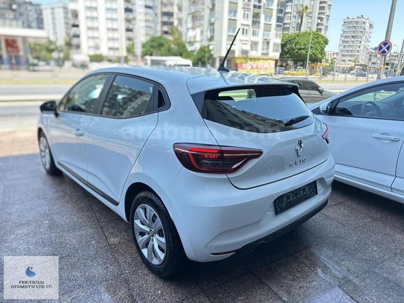 FERİTOĞLU-2022 RENAULT CLİO 5 TESLA EKRANLI SERVİS BAKIMLI