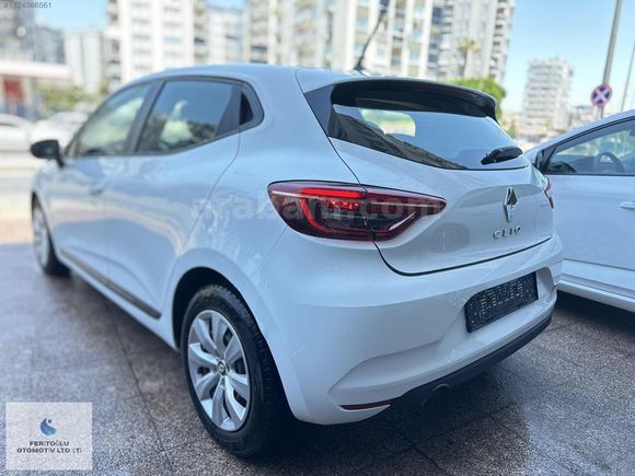 FERİTOĞLU-2022 RENAULT CLİO 5 TESLA EKRANLI SERVİS BAKIMLI