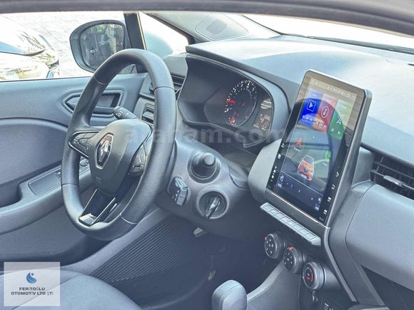 FERİTOĞLU-2022 RENAULT CLİO 5 TESLA EKRANLI SERVİS BAKIMLI