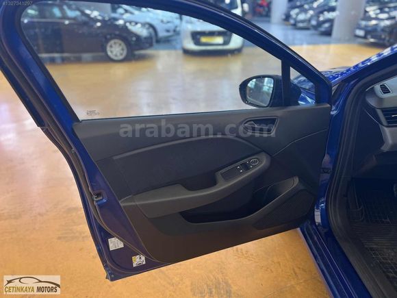 2022 CLİO 1.0TCE 90 HP LASMAN RENK TESLA EKRAN