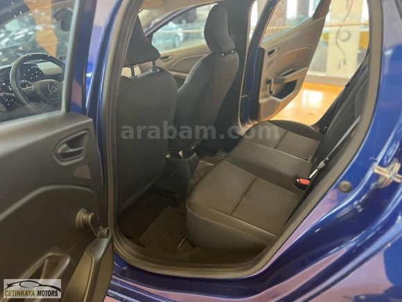2022 CLİO 1.0TCE 90 HP LASMAN RENK TESLA EKRAN