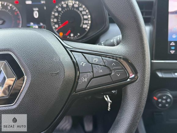 SEZAİ AUTO'DAN 2021 CLİO 1.0 TCE OTOMATİK TESLA EKRANLI