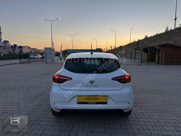 2022 MODEL 1.0 TCE BENZİN OTOMATİK CLİO