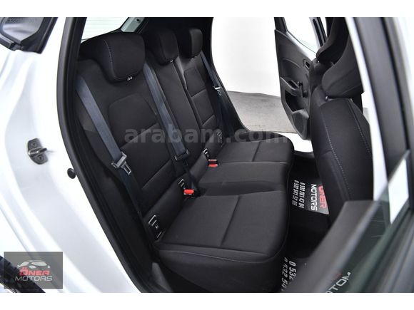 ÖNER MOTORS'DAN 360 BİN PEŞİN 2023 RENAULT CLİO