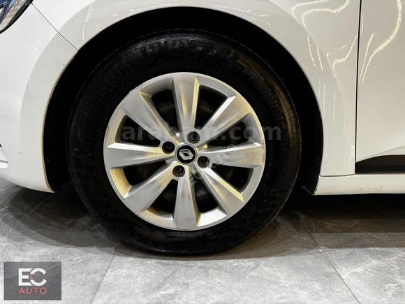 EC AUTO 2023 RENAULT CLIO BOYASIZ DEĞİŞENSİZ 12 TAKSİT