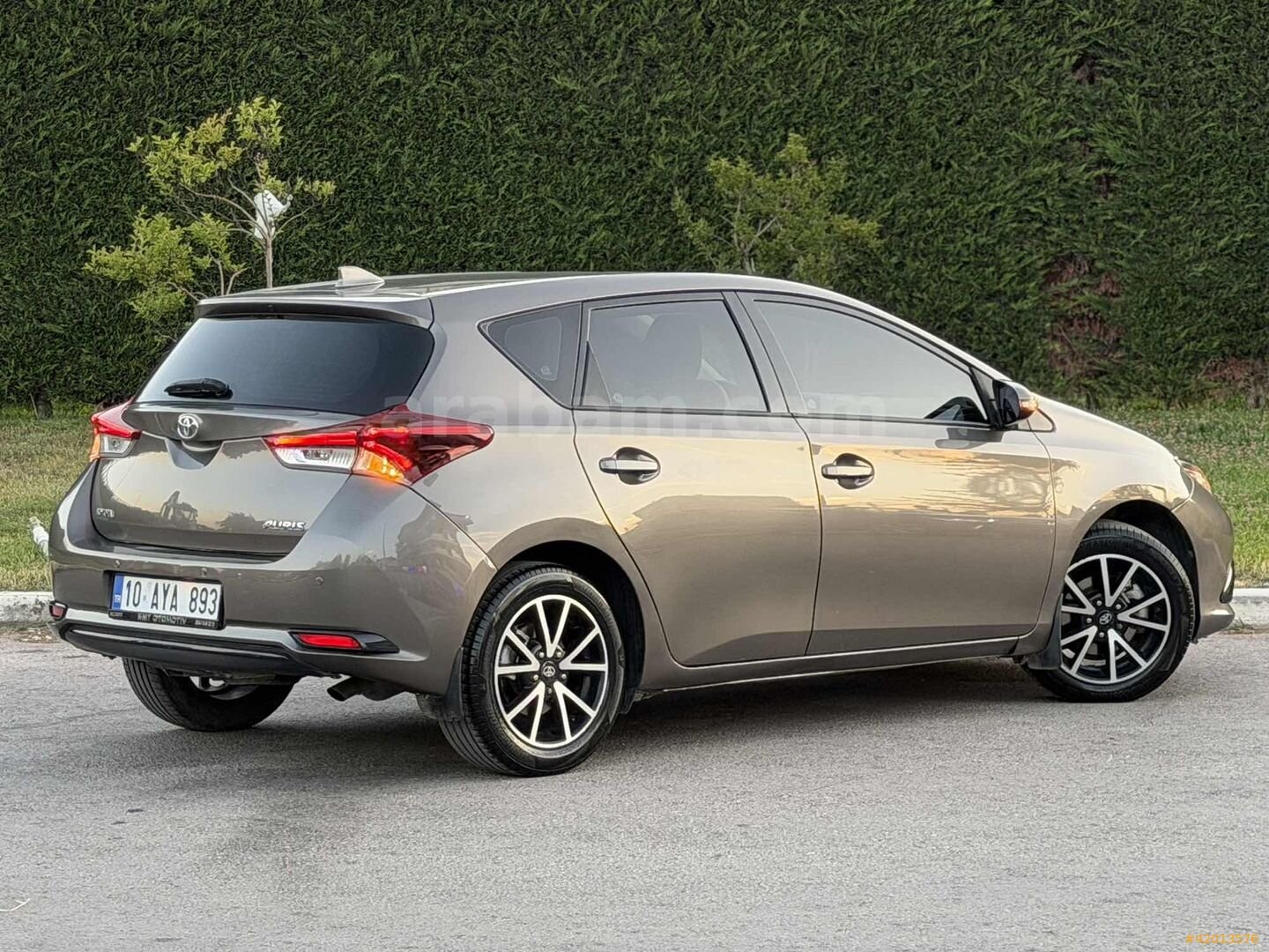 Galeriden Toyota Auris 1.33 Life 2016 Model Balıkesir 126.000 km Gri 5