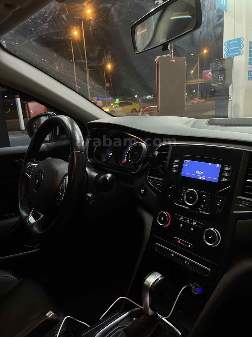Sahibinden Renault Megane 1.5 Blue DCI Touch 2019 Model İstanbul 207.000 km Beyaz 7