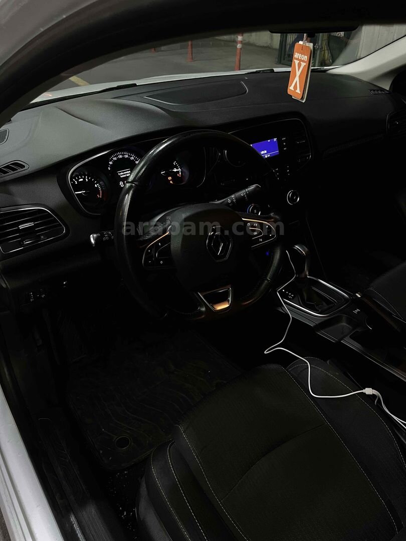 Sahibinden Renault Megane 1.5 Blue DCI Touch 2019 Model İstanbul 207.000 km Beyaz 5