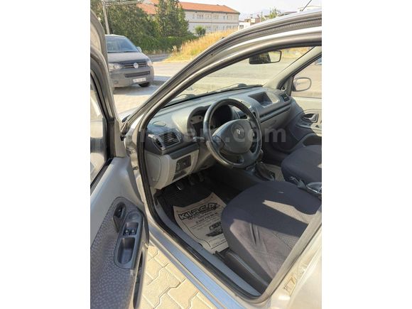 Temiz bakımlı clio symbol