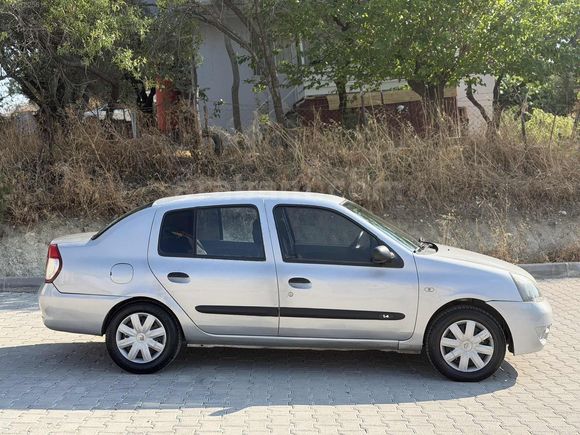 Temiz bakımlı clio symbol