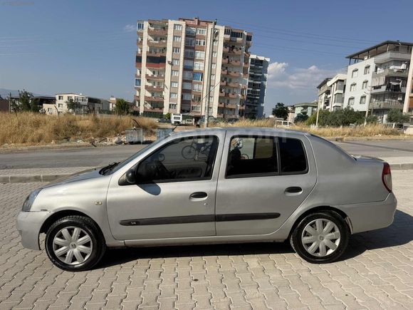 Temiz bakımlı clio symbol