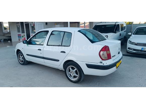 RENAULT CLİO 2006 MODEL DARBESİZ..