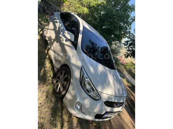 Sahibinden Hyundai Accent Blue 1.6 CRDI Mode Plus 2014 Model 