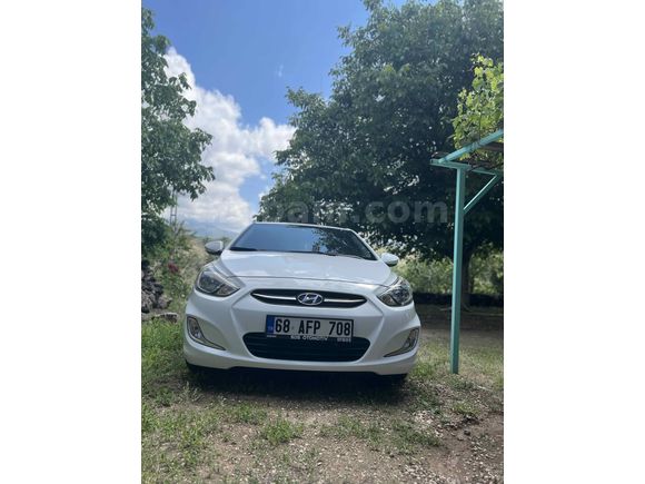 Sahibinden Hyundai Accent Blue 1.6 CRDI Mode Plus 2014 Model 