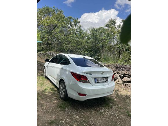 Sahibinden Hyundai Accent Blue 1.6 CRDI Mode Plus 2014 Model 