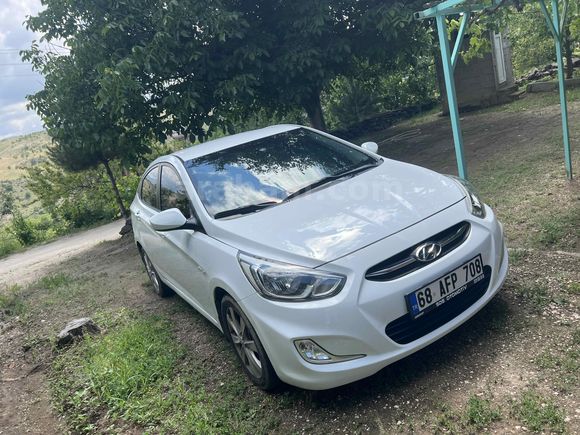 Sahibinden Hyundai Accent Blue 1.6 CRDI Mode Plus 2014 Model 