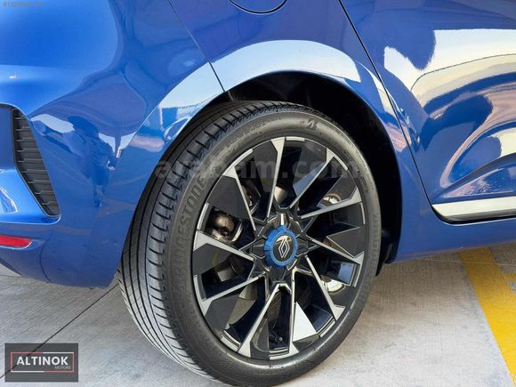 ALTINOK MOTORS'DAN CLİO ESPRİT ALPİNE LANSMAN RENK