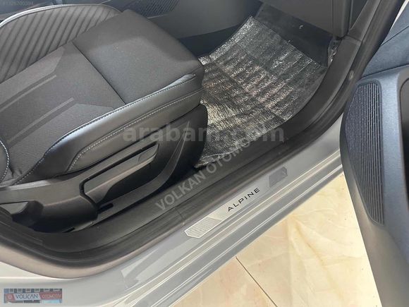 VOLKAN OTOMOTİVDEN 2025 MODEL .20000 KM.1.0TCE CLİO ALPİNE