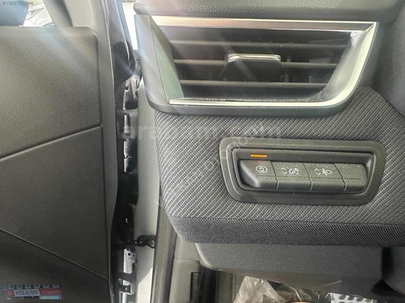 VOLKAN OTOMOTİVDEN 2025 MODEL .20000 KM.1.0TCE CLİO ALPİNE