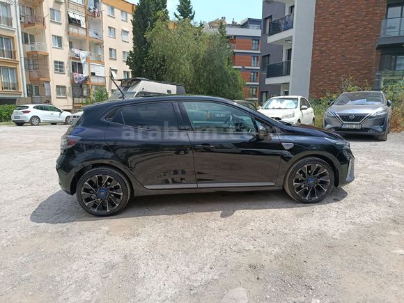 2025 MODEL CLİO ALPİNE 21 BİNDE HATASIZ BOYASIZ YILDIZ SİYAH