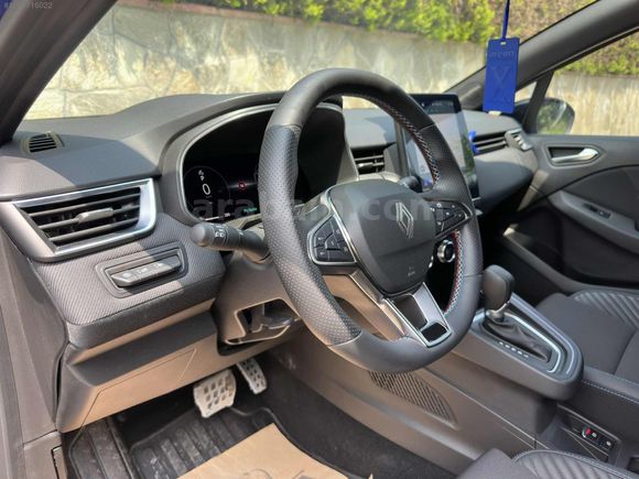 2025 CLİO TECHNO ESPRİT ALPİNE HATASIZ BOYASIZ KUSURSUZ 8.300KM