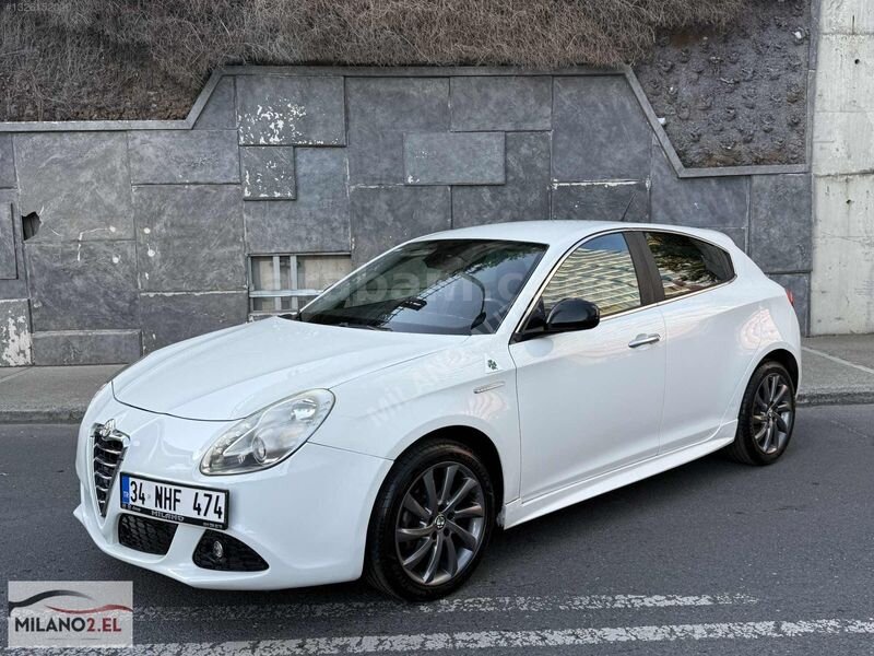Galeriden Alfa Romeo Giulietta 1.6 JTD Distinctive 2012 Model İstanbul 268.000 km Beyaz
