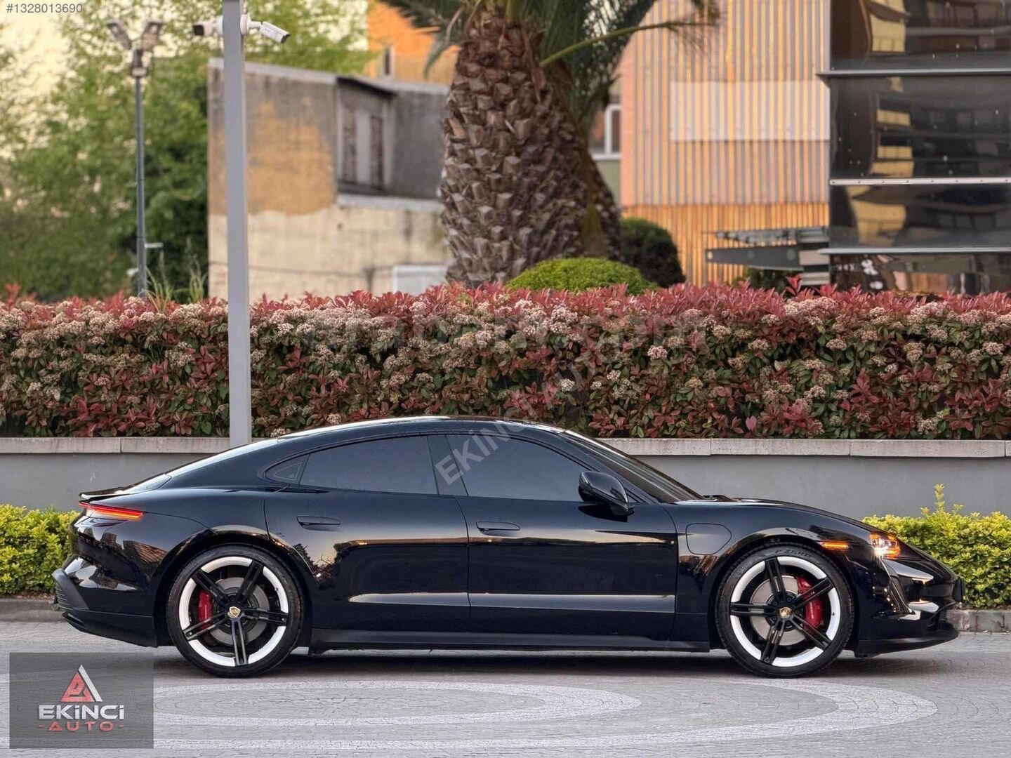 Galeriden Porsche Taycan Elektrik 2021 Model İstanbul 79.000 km Siyah 4