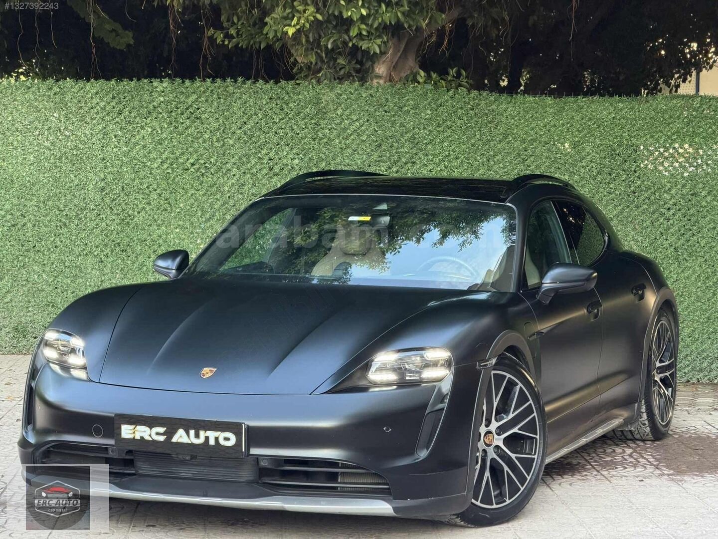 Galeriden Porsche Taycan Elektrik 4 Cross Turismo 2023 Model Mersin 35.000 km Siyah 1