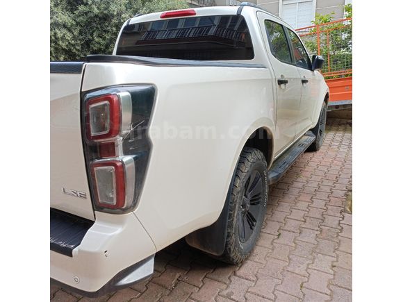 Sahibinden Isuzu D-Max 1.9 D 4x4 V-Cross 2021 Model