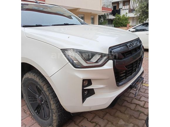 Sahibinden Isuzu D-Max 1.9 D 4x4 V-Cross 2021 Model