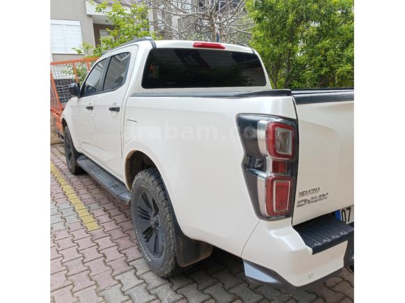 Sahibinden Isuzu D-Max 1.9 D 4x4 V-Cross 2021 Model