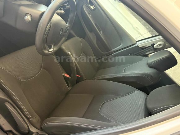 BAKIMLARI YAPILMIŞ SIFIR KOKUSU ÜZERNDE SADECE 47 BİNDE CLIO 4