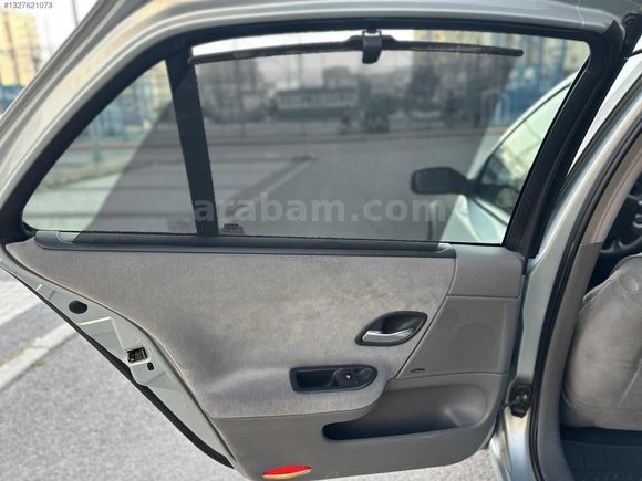 2003 RENAULT LAGUNA 1,6 LPG Lİ PİVİLEGE KONUŞAN PAKET 235 BİNDE