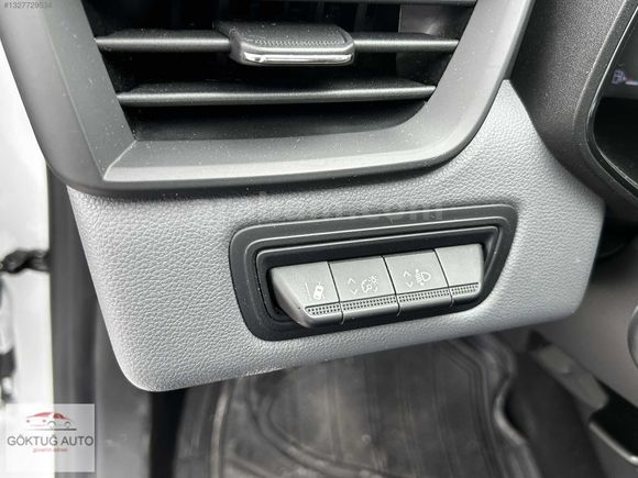 2023 MODEL RENAULT CLİO 1.0 SCE EQULİBRE 22.000 KM DE % 20 KDV
