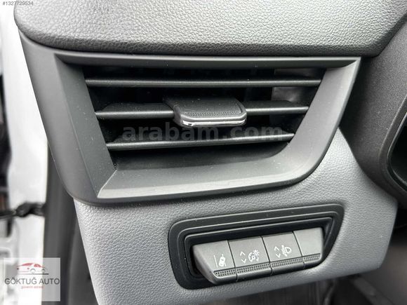 2023 MODEL RENAULT CLİO 1.0 SCE EQULİBRE 22.000 KM DE % 20 KDV