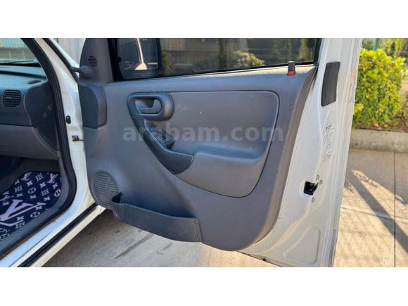 Galeriden Opel Combo 1.7 DTI Comfort 2004 Model Mersin