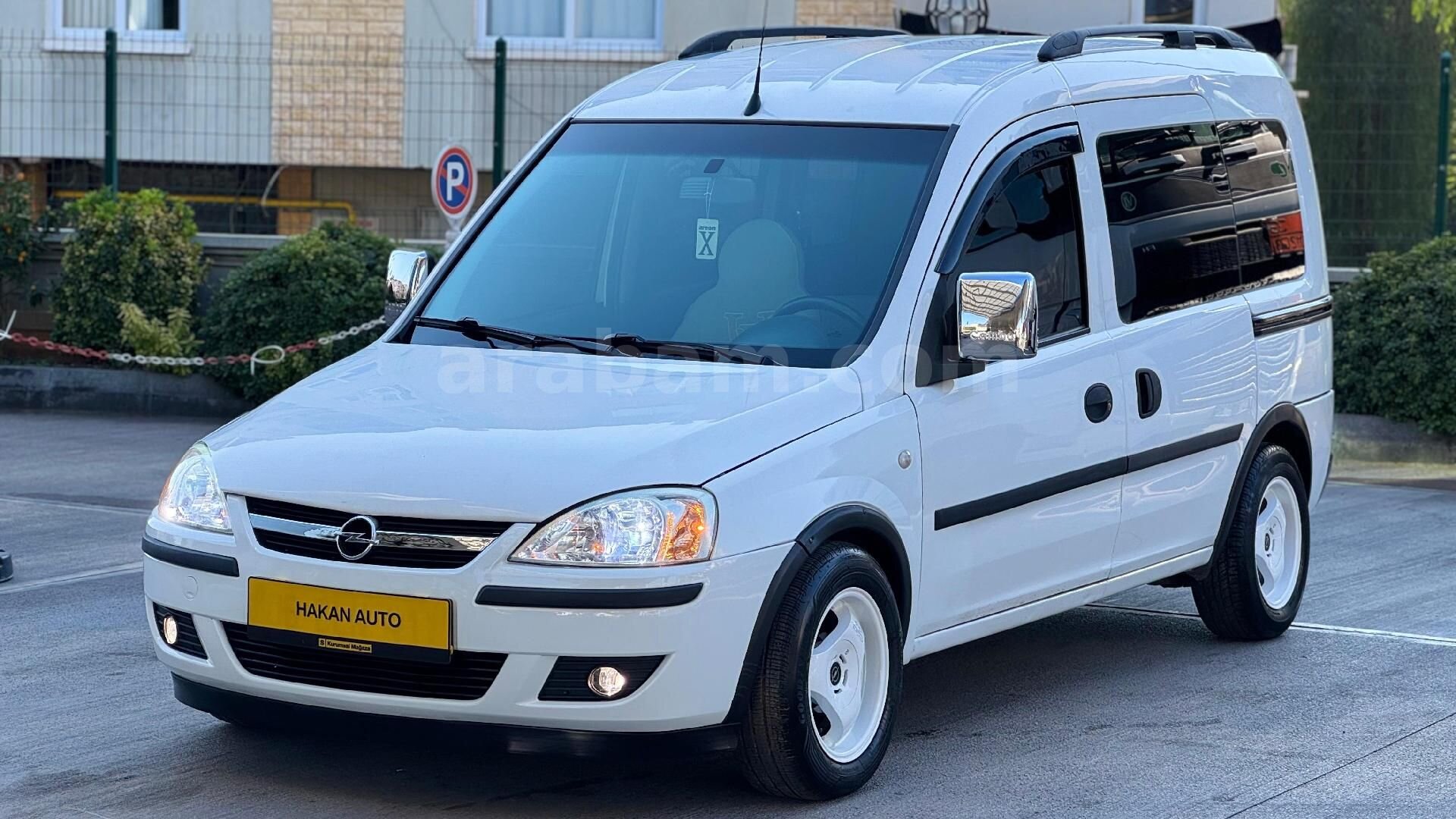 Galeriden Opel Combo 1.7 DTI Comfort 2004 Model Mersin 285.000 km Beyaz 1