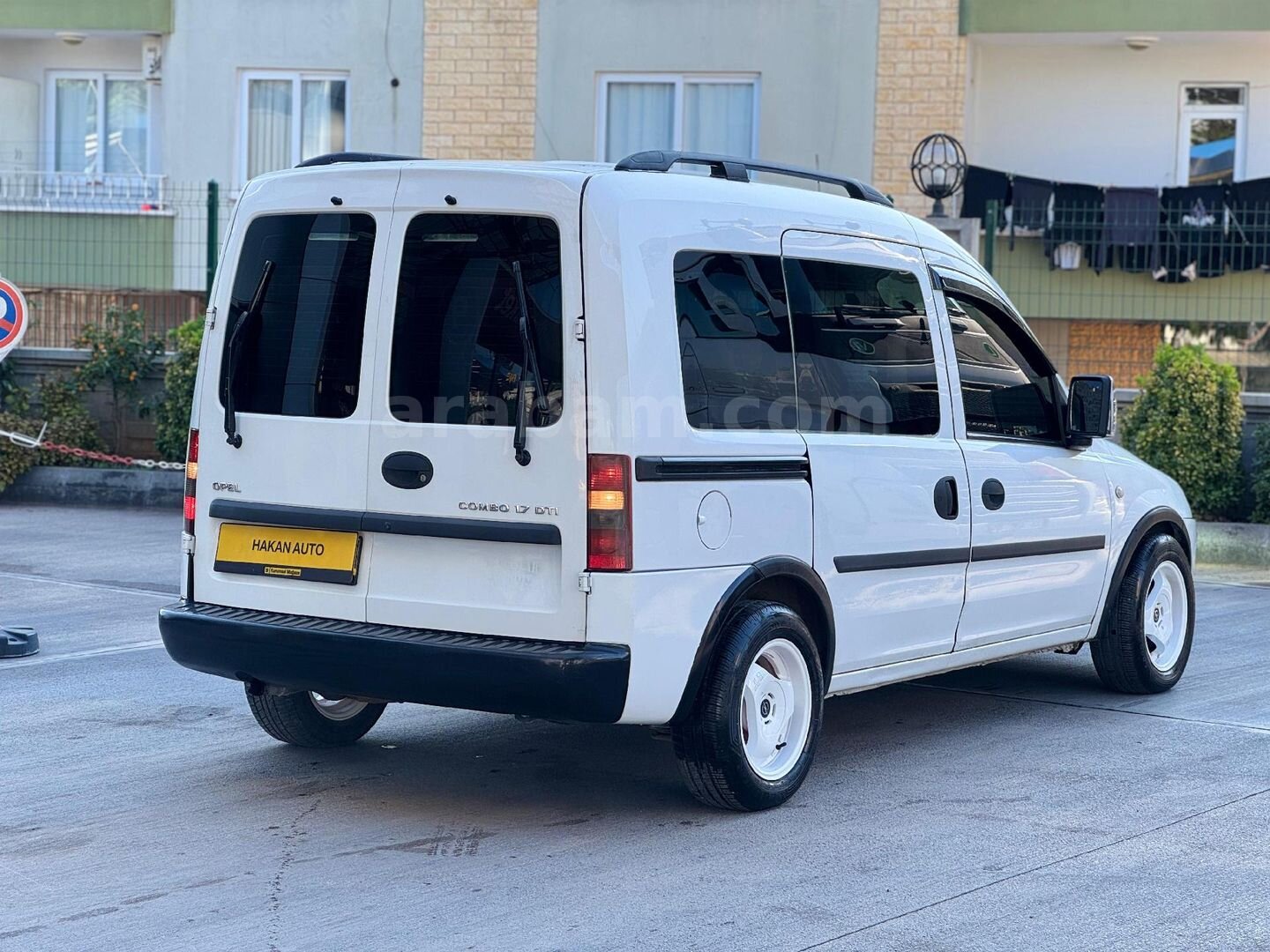 Galeriden Opel Combo 1.7 DTI Comfort 2004 Model Mersin 285.000 km Beyaz 2