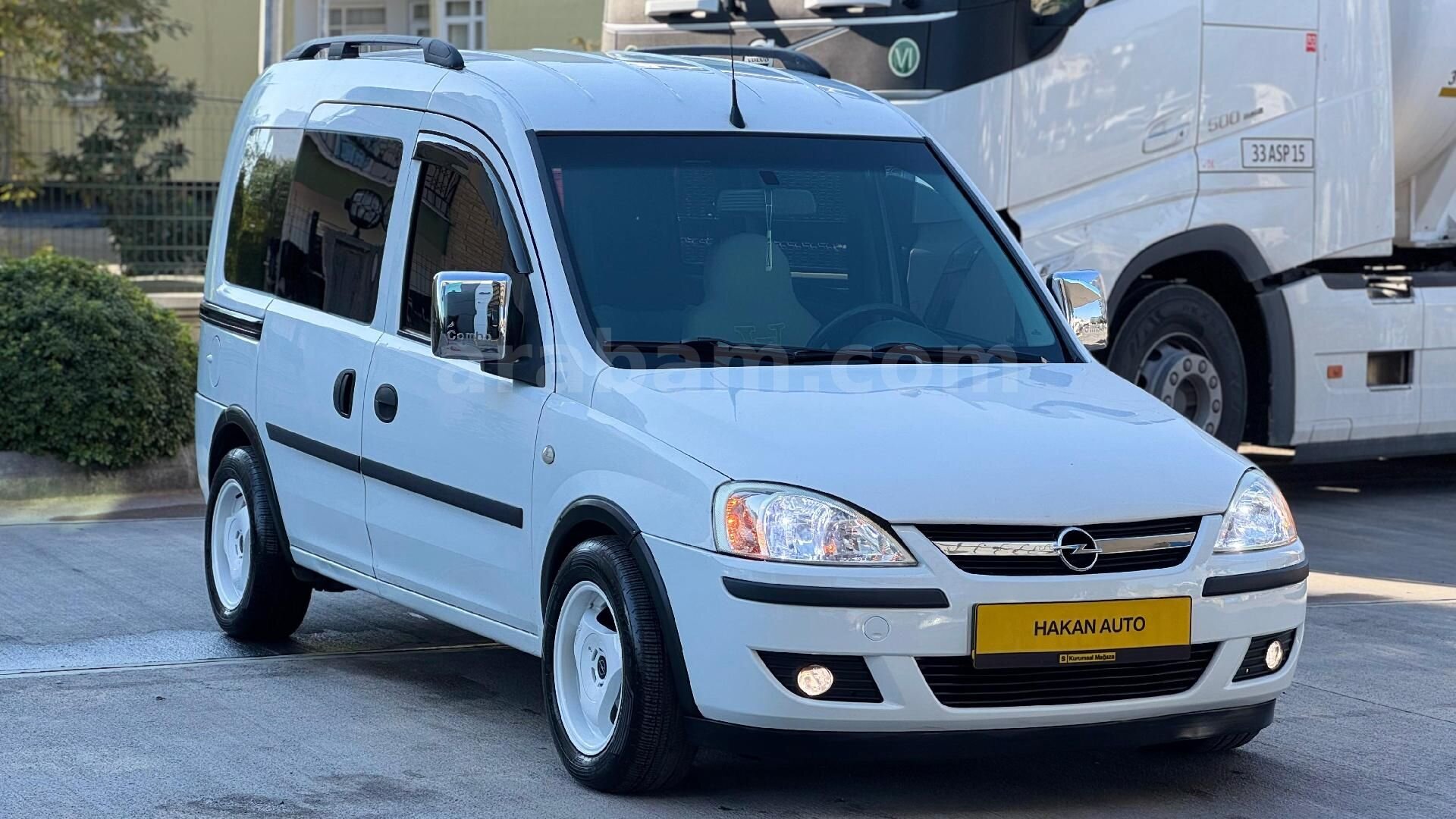 Galeriden Opel Combo 1.7 DTI Comfort 2004 Model Mersin 285.000 km Beyaz 3