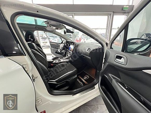 CARZADE'DEN 2012 C4 1.6 e-HDİ EXCLUSİVE CAM TVN 132,000KM 1 BOYA