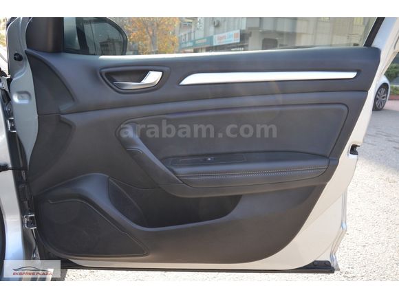 EKSPRES PLAZA'DAN 2023 RENAULT MEGANE 1.3 TCe ICON LPG