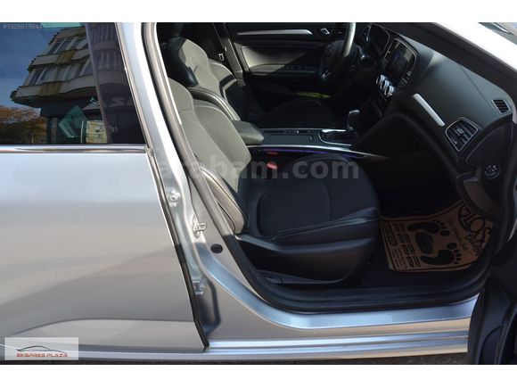 EKSPRES PLAZA'DAN 2023 RENAULT MEGANE 1.3 TCe ICON LPG