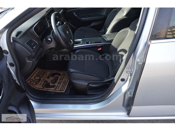 EKSPRES PLAZA'DAN 2023 RENAULT MEGANE 1.3 TCe ICON LPG