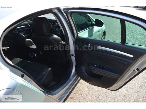EKSPRES PLAZA'DAN 2023 RENAULT MEGANE 1.3 TCe ICON LPG