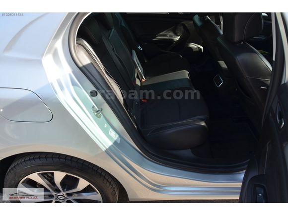 EKSPRES PLAZA'DAN 2023 RENAULT MEGANE 1.3 TCe ICON LPG