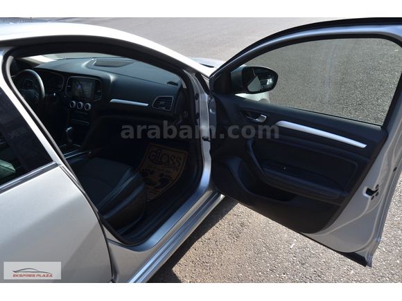 EKSPRES PLAZA'DAN 2023 RENAULT MEGANE 1.3 TCe ICON LPG