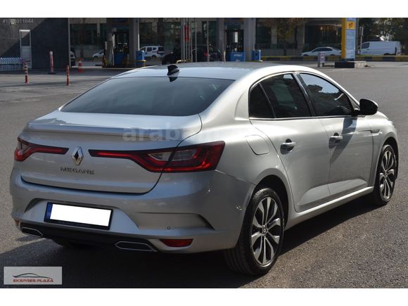 EKSPRES PLAZA'DAN 2023 RENAULT MEGANE 1.3 TCe ICON LPG