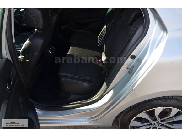 EKSPRES PLAZA'DAN 2023 RENAULT MEGANE 1.3 TCe ICON LPG